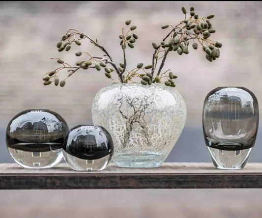 אגרטל כדור זכוכית עבה בצבע אפור מעושן